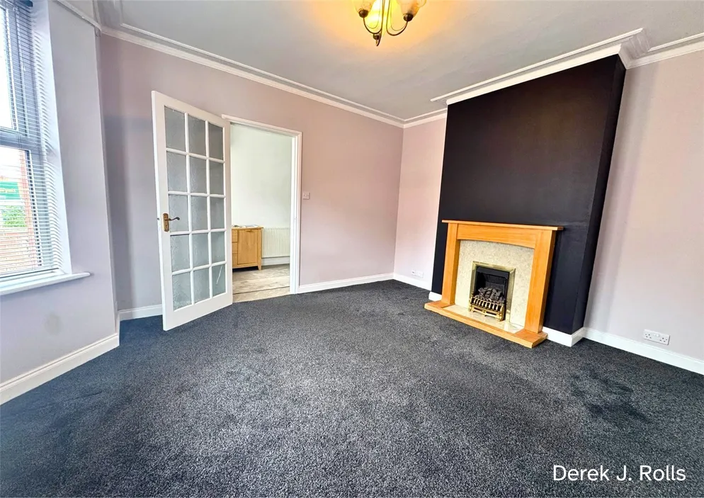 Property carousel item 4