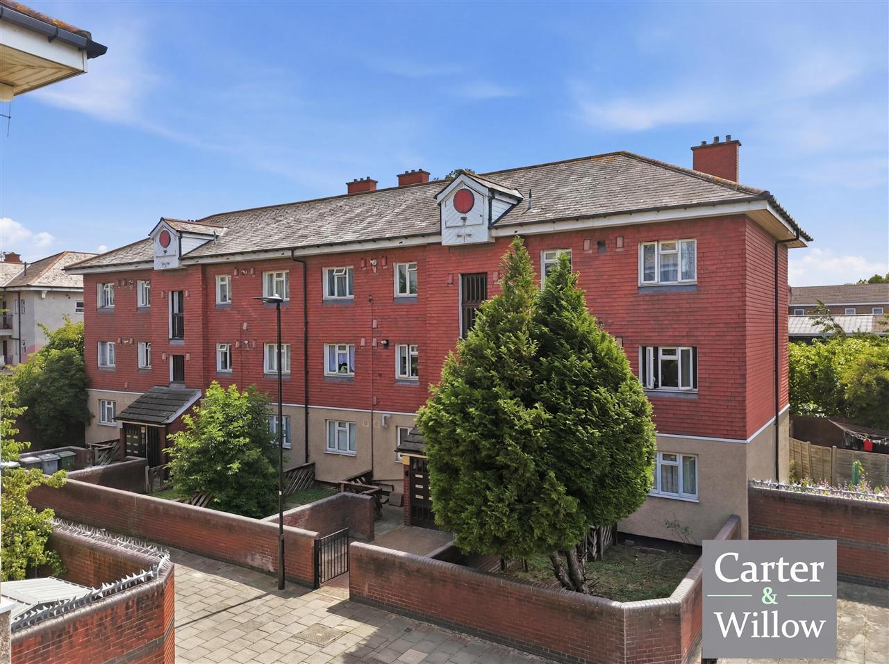 Dawn Crescent, London Image 1
