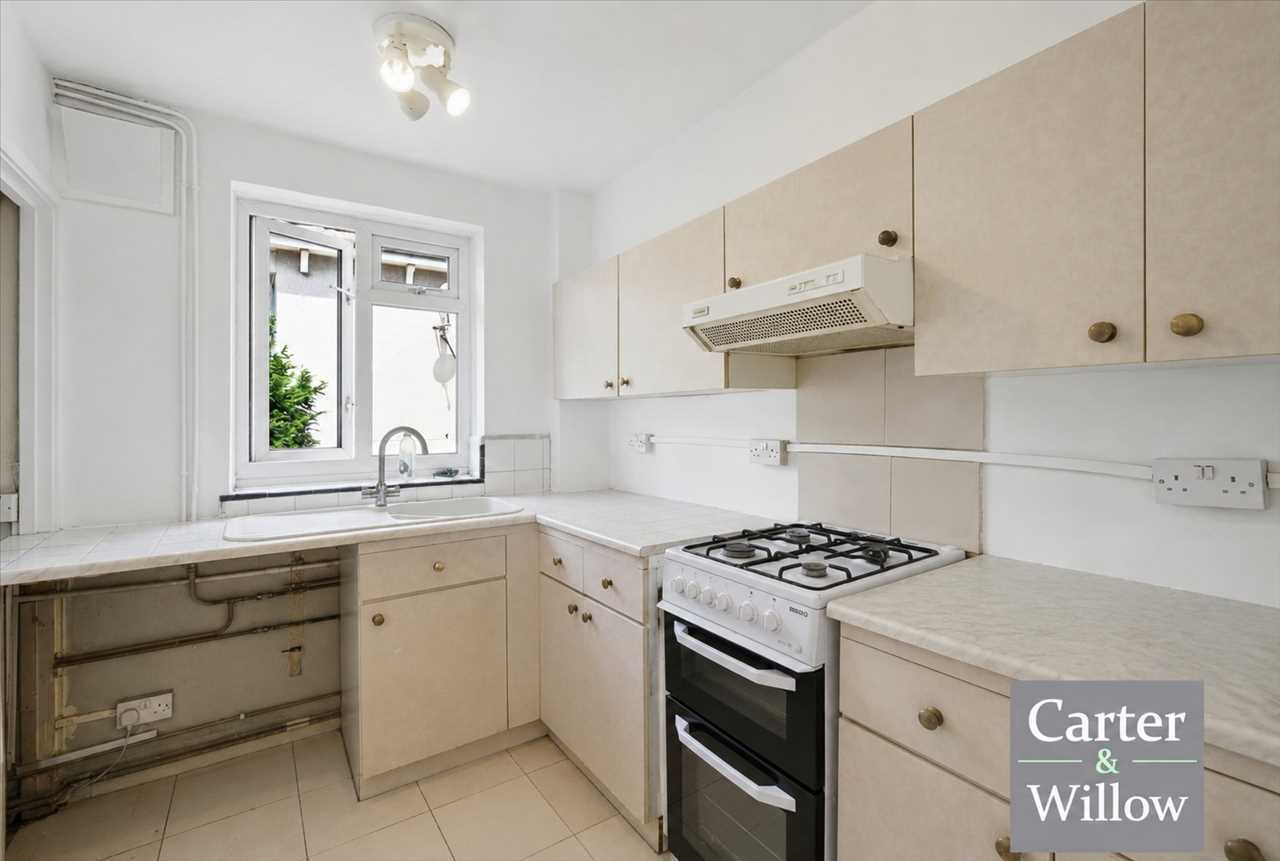 Dawn Crescent, London Image 3