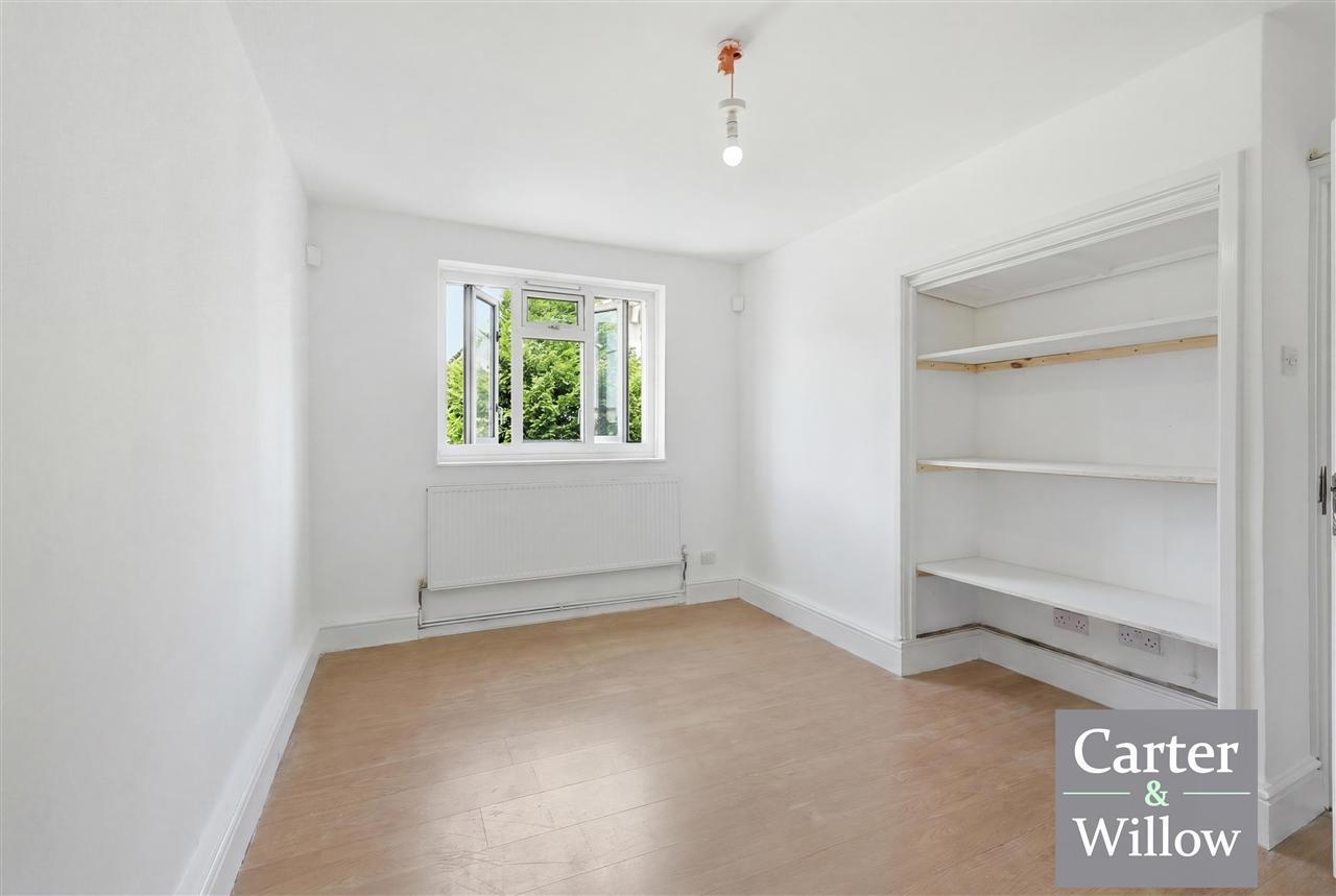 Dawn Crescent, London Image 4