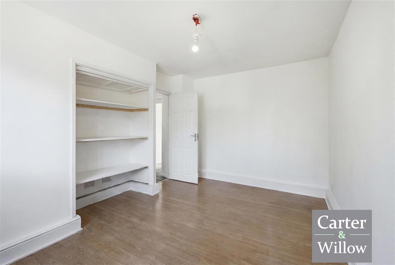 Dawn Crescent, London Image 5