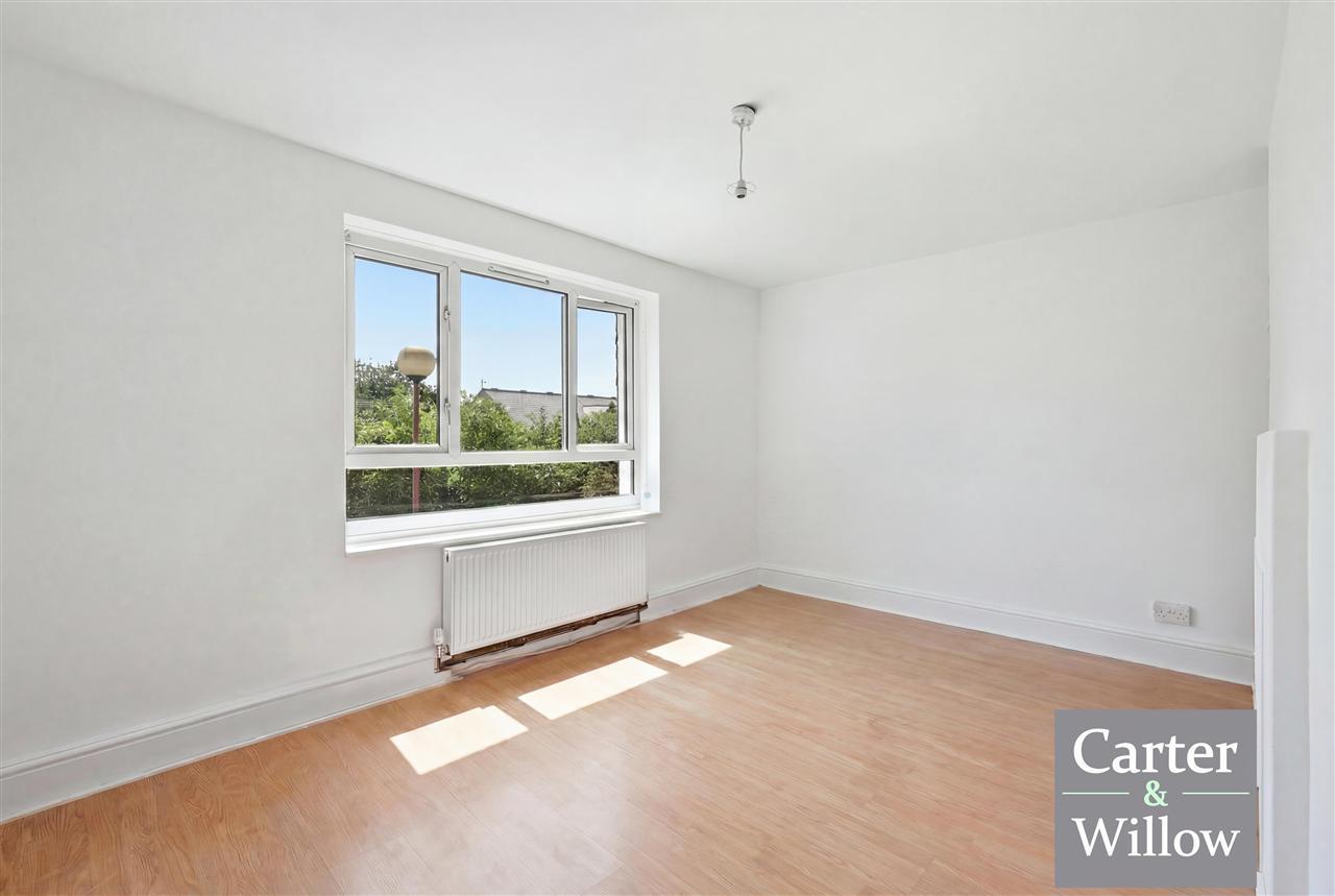 Dawn Crescent, London Image 6
