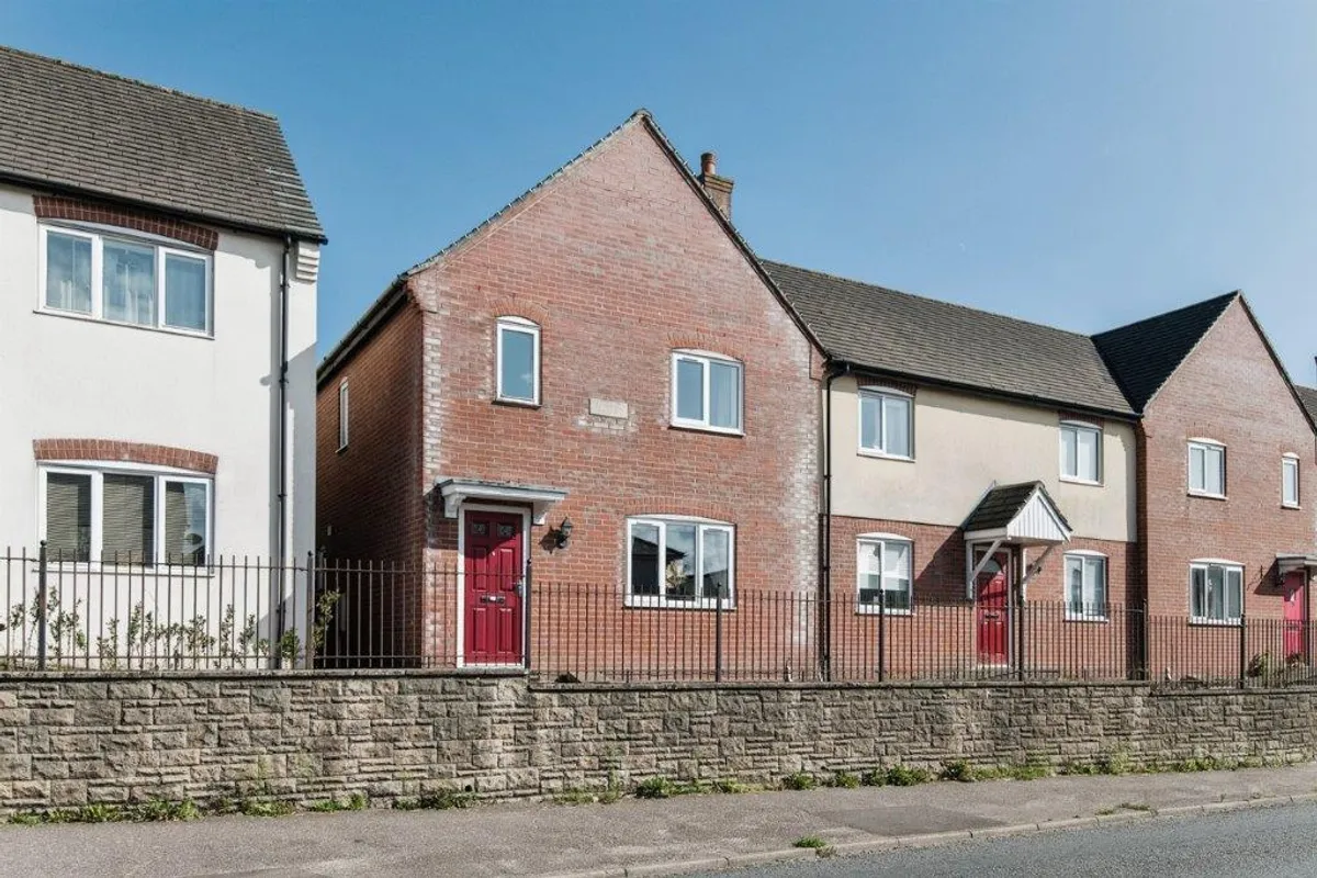 Chard Road, Axminster