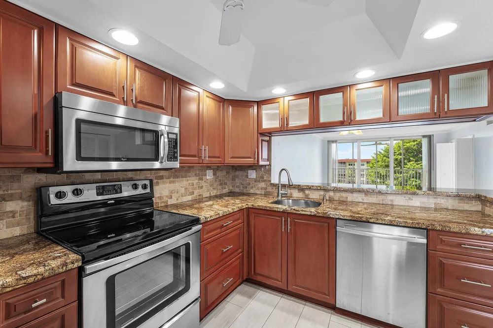 3150 NE 48th Ct, Lighthouse Point, FL 33064