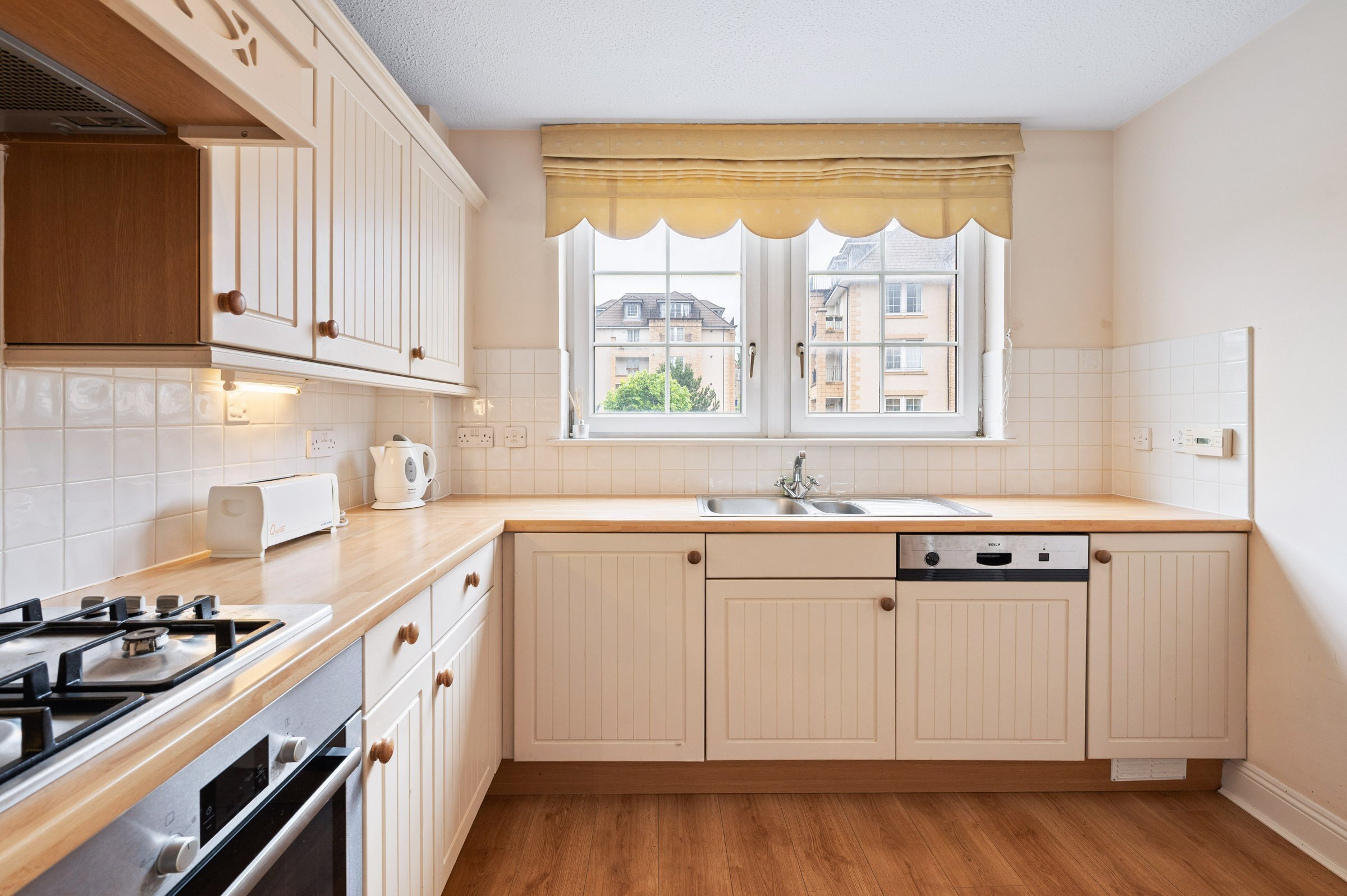 12 (Flat 4) Powderhall Road, Canonmills, Edinburgh, EH7 4GB Image 10