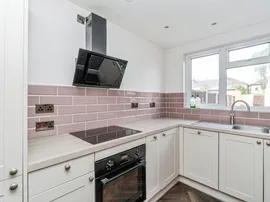 Downs Park Crescent, Totton, Southampton thumb 2
