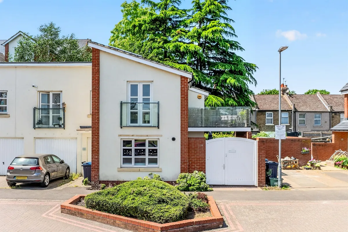 Hay Drive, Mitcham
