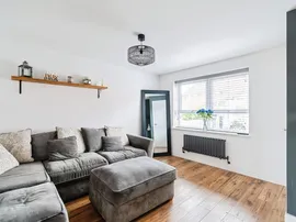 Asquith Avenue, Melksham thumb 3