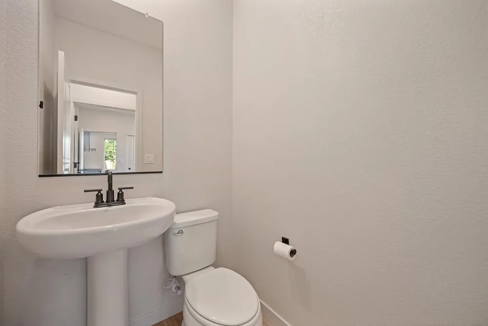 412 Fallen Leaf St, West Sacramento, CA 95605