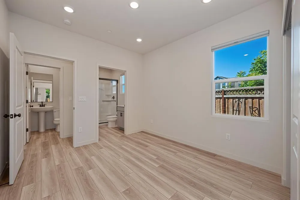 412 Fallen Leaf St, West Sacramento, CA 95605