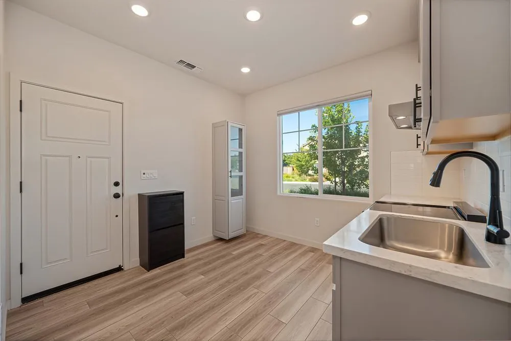 412 Fallen Leaf St, West Sacramento, CA 95605
