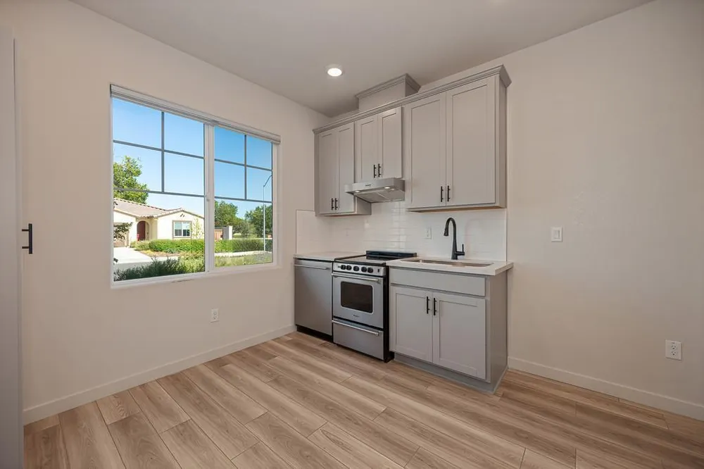 412 Fallen Leaf St, West Sacramento, CA 95605