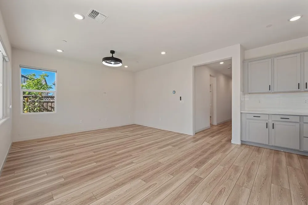 412 Fallen Leaf St, West Sacramento, CA 95605