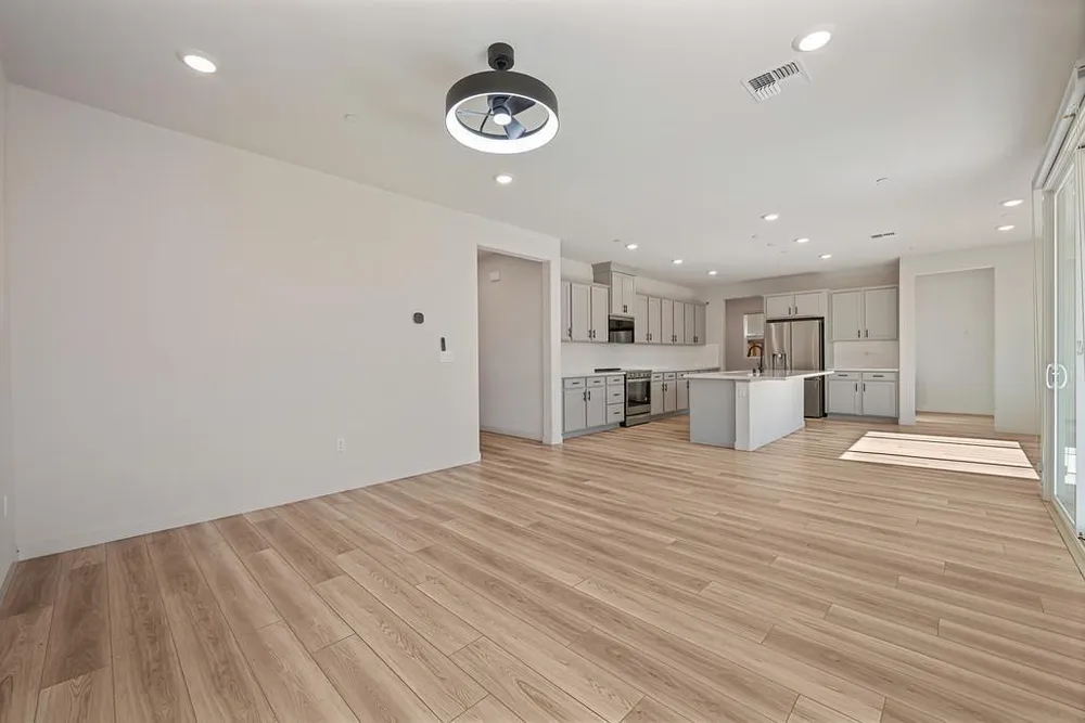 412 Fallen Leaf St, West Sacramento, CA 95605