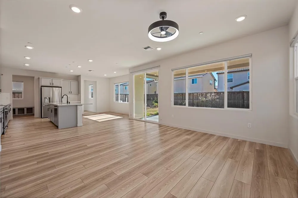 412 Fallen Leaf St, West Sacramento, CA 95605