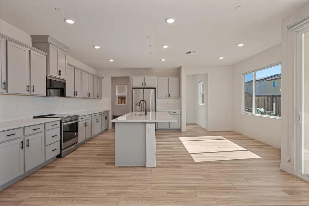 412 Fallen Leaf St, West Sacramento, CA 95605