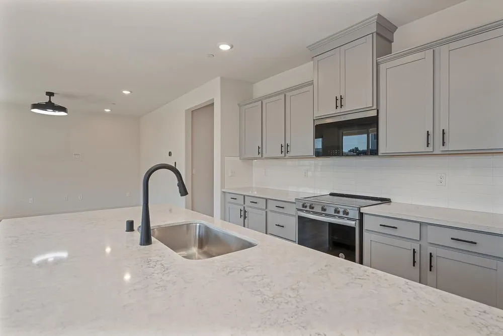 412 Fallen Leaf St, West Sacramento, CA 95605
