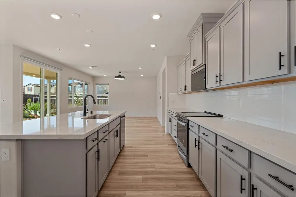 412 Fallen Leaf St, West Sacramento, CA 95605