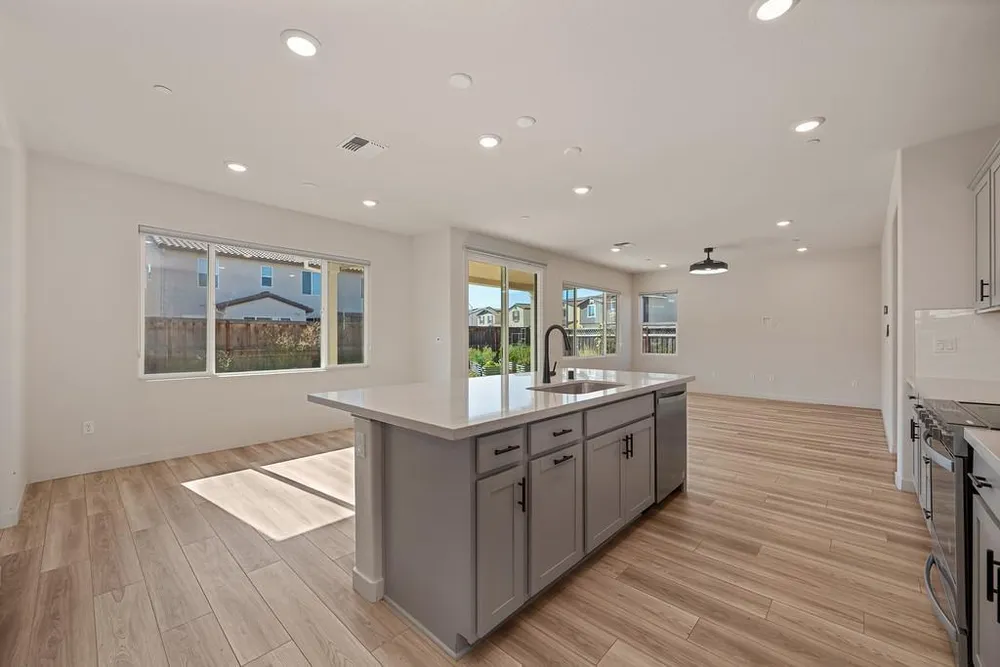 412 Fallen Leaf St, West Sacramento, CA 95605