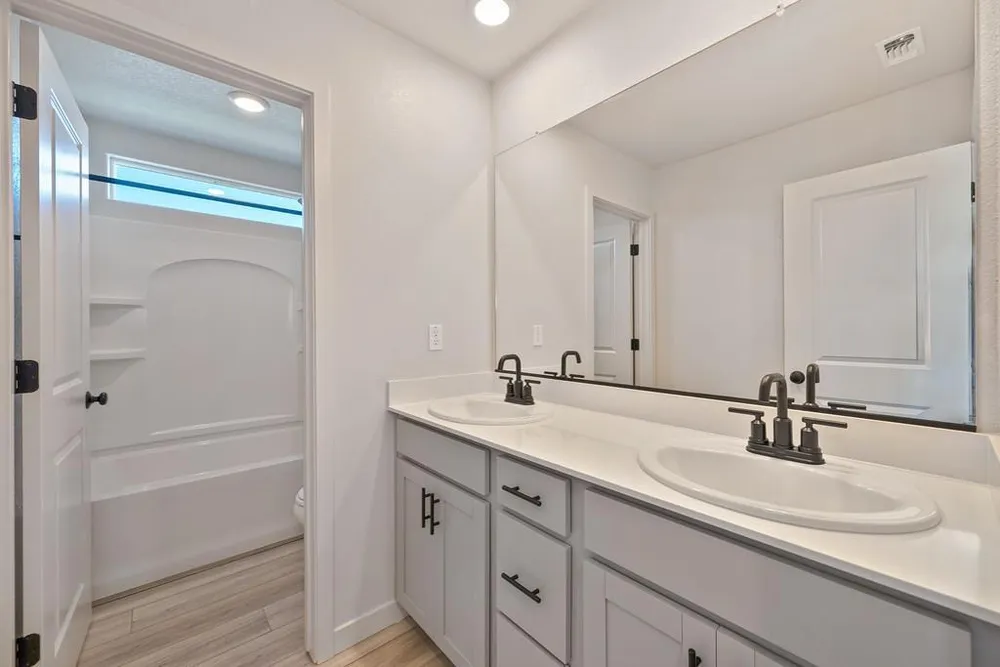 412 Fallen Leaf St, West Sacramento, CA 95605