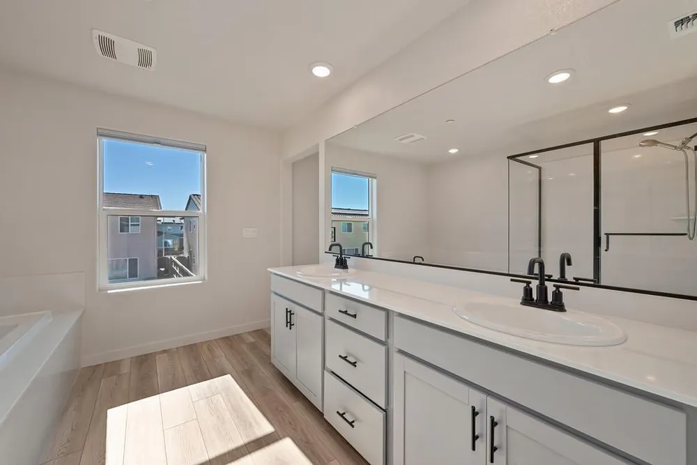 412 Fallen Leaf St, West Sacramento, CA 95605