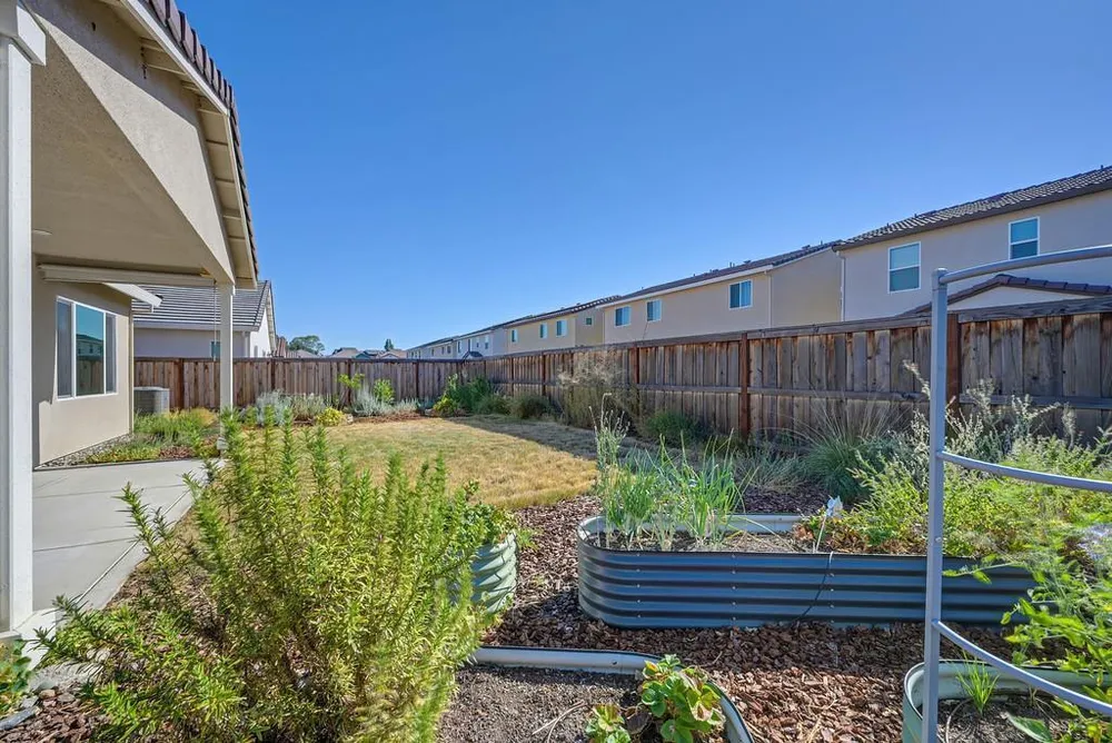 412 Fallen Leaf St, West Sacramento, CA 95605