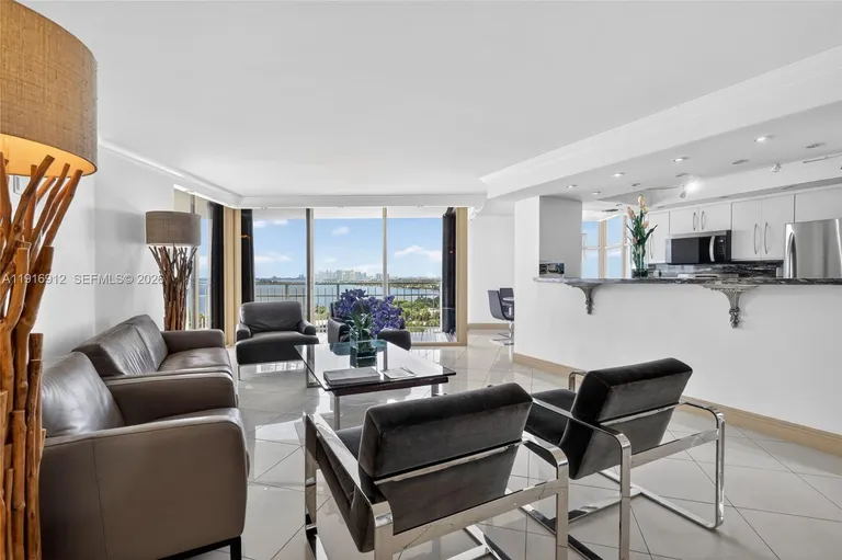4000 TOWERSIDE TER, Miami, FL 33138