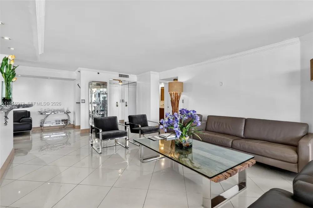 4000 TOWERSIDE TER, Miami, FL 33138