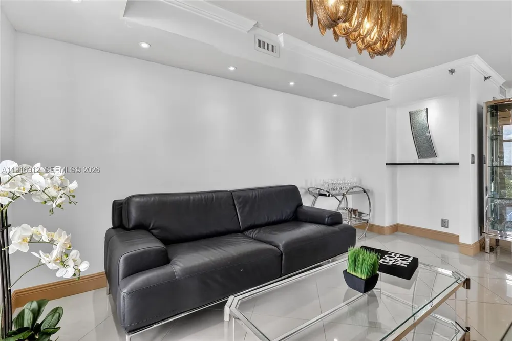 4000 TOWERSIDE TER, Miami, FL 33138
