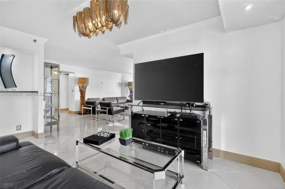 4000 TOWERSIDE TER, Miami, FL 33138