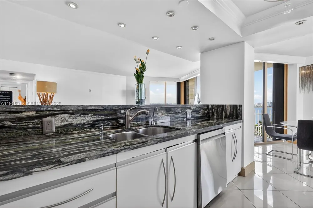 4000 TOWERSIDE TER, Miami, FL 33138