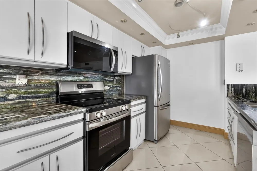 4000 TOWERSIDE TER, Miami, FL 33138