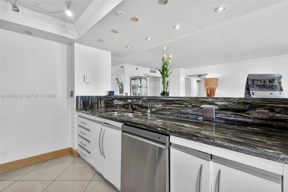 4000 TOWERSIDE TER, Miami, FL 33138