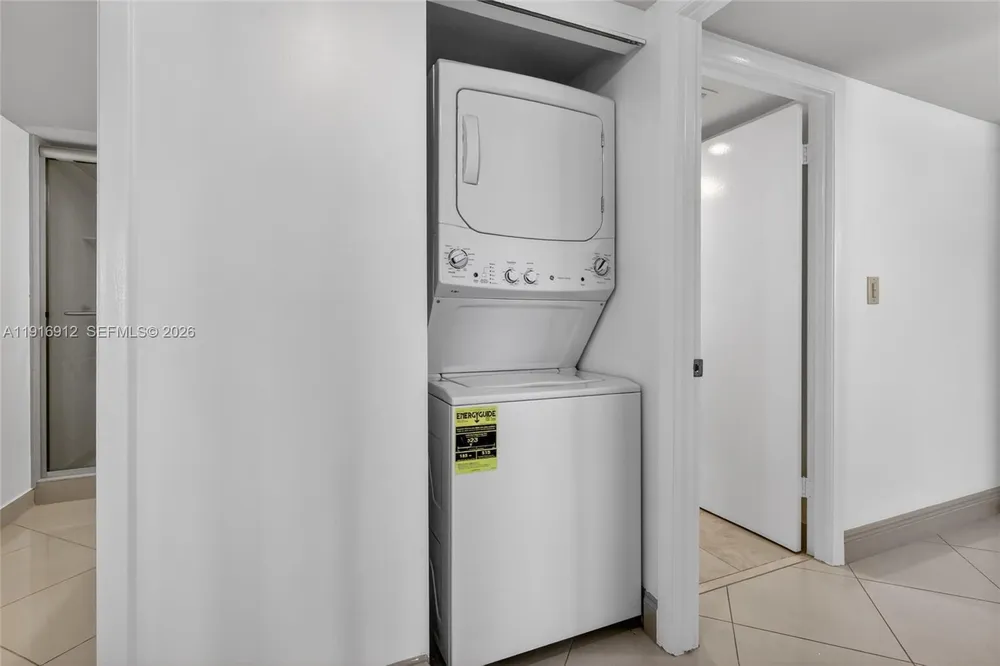 4000 TOWERSIDE TER, Miami, FL 33138