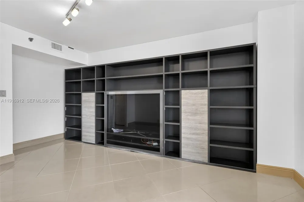 4000 TOWERSIDE TER, Miami, FL 33138