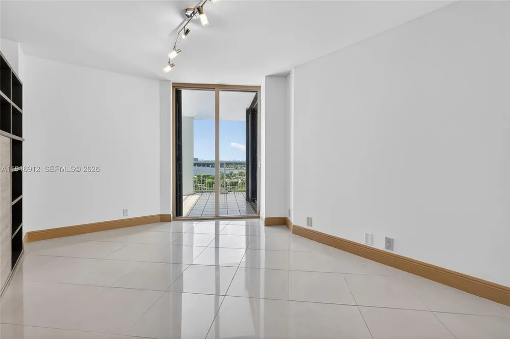 4000 TOWERSIDE TER, Miami, FL 33138