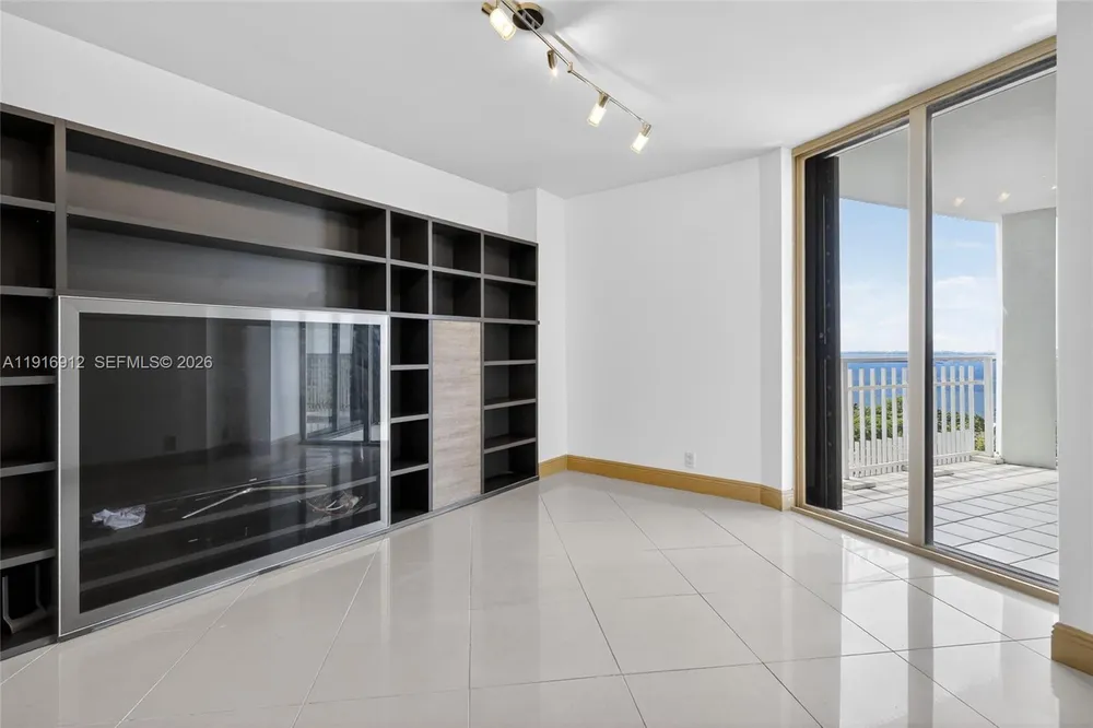 4000 TOWERSIDE TER, Miami, FL 33138