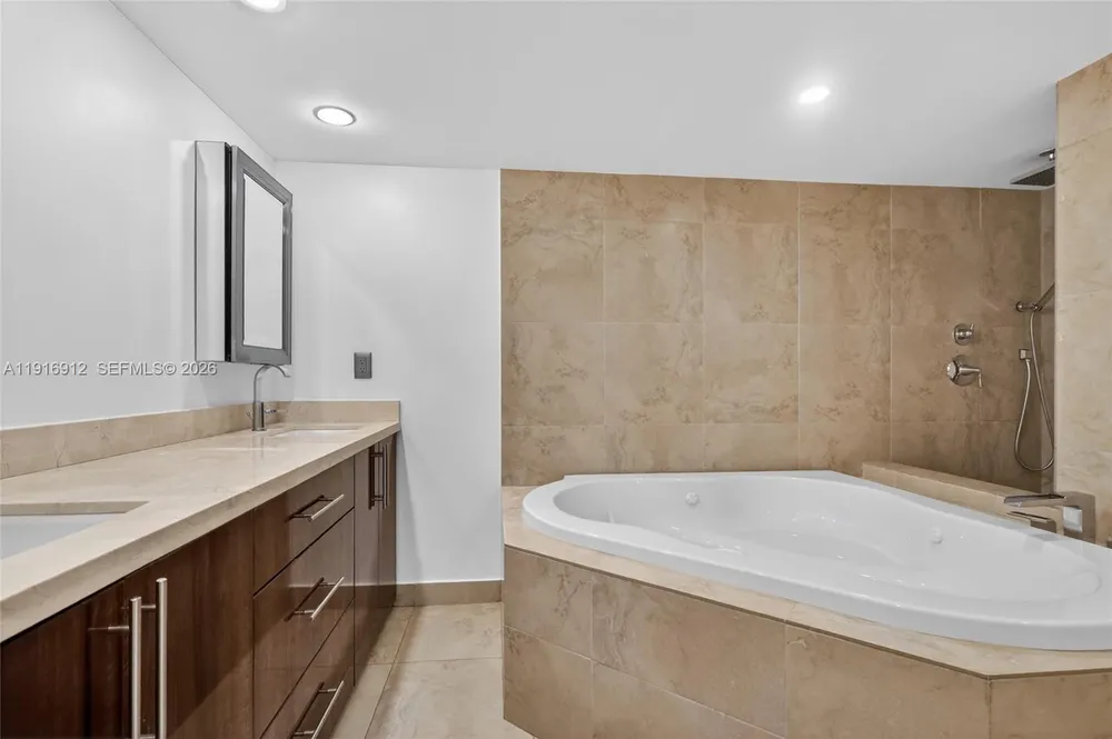 4000 TOWERSIDE TER, Miami, FL 33138