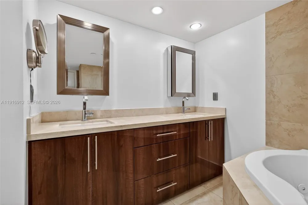 4000 TOWERSIDE TER, Miami, FL 33138