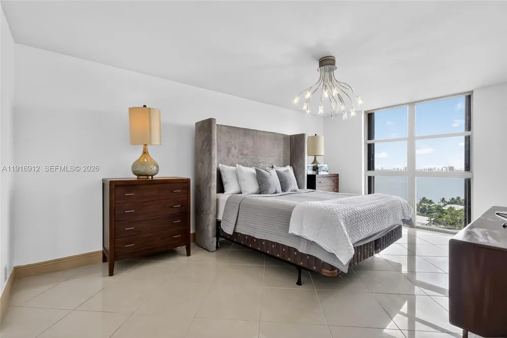 4000 TOWERSIDE TER, Miami, FL 33138