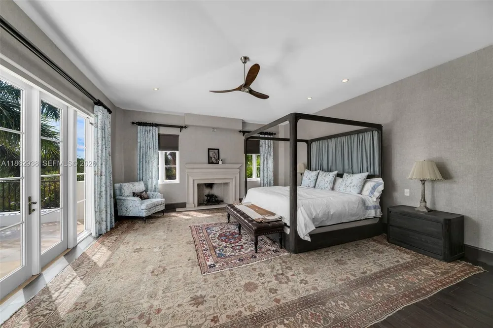 3305 S Moorings Way, Miami, FL 33133