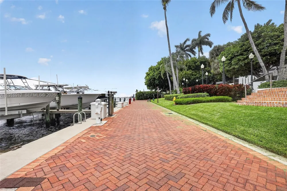 4000 TOWERSIDE TER, Miami, FL 33138