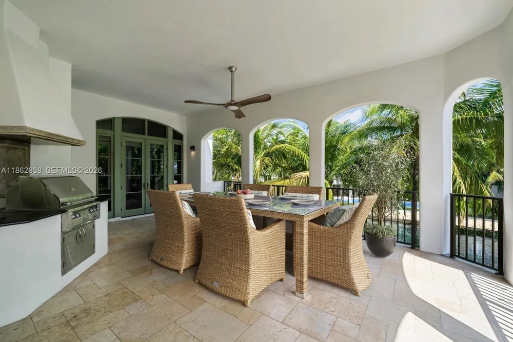 3305 S Moorings Way, Miami, FL 33133