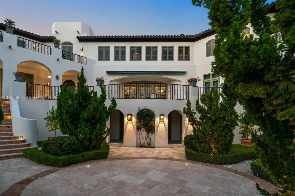 3305 S Moorings Way, Miami, FL 33133
