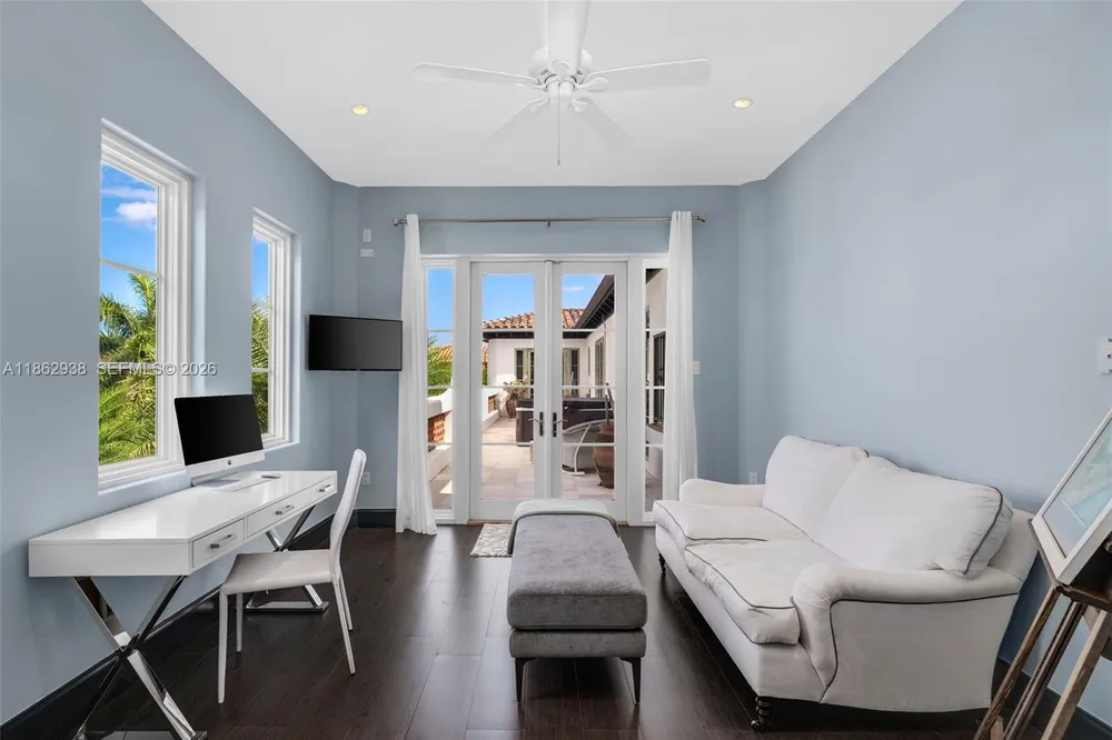 3305 S Moorings Way, Miami, FL 33133
