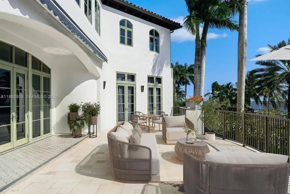 3305 S Moorings Way, Miami, FL 33133