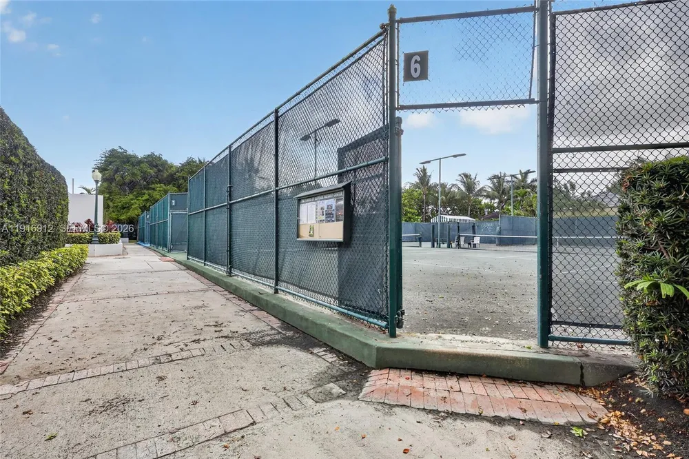4000 TOWERSIDE TER, Miami, FL 33138