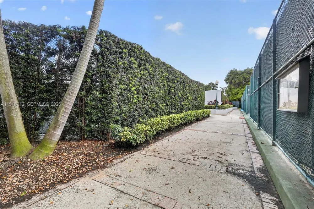 4000 TOWERSIDE TER, Miami, FL 33138