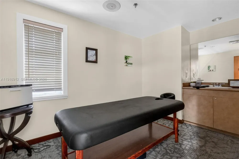 4000 TOWERSIDE TER, Miami, FL 33138