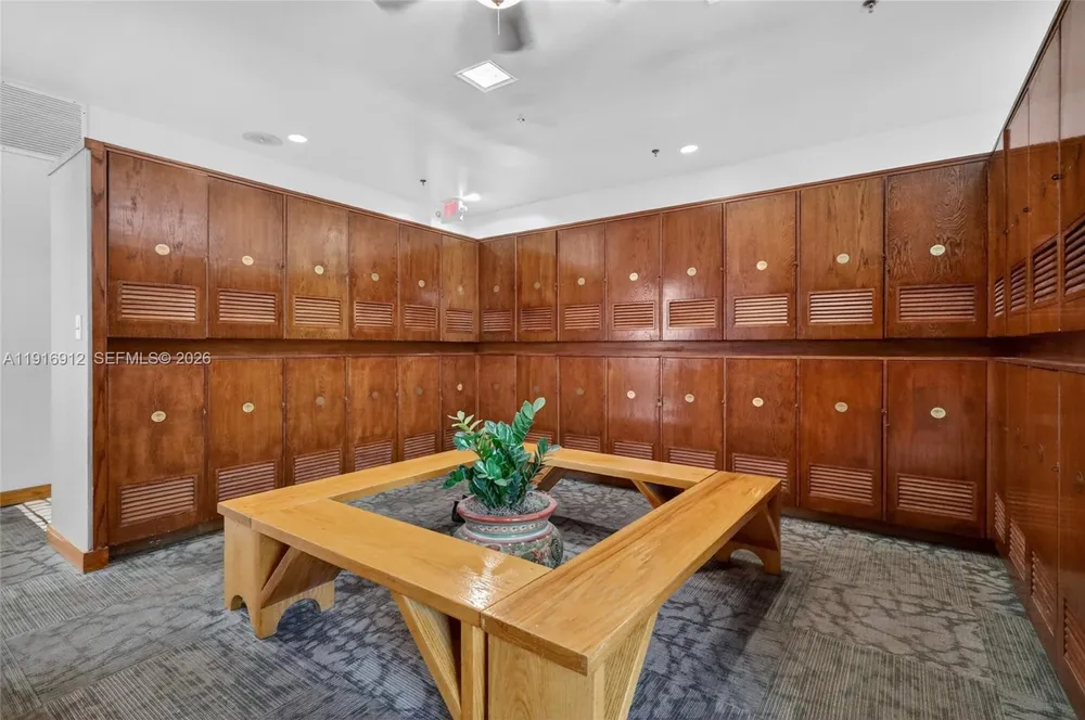 4000 TOWERSIDE TER, Miami, FL 33138